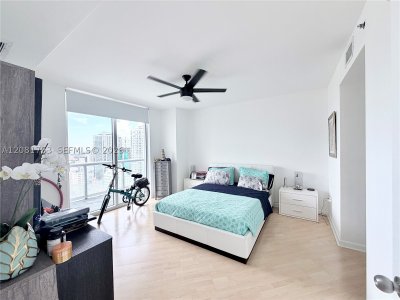 Comprar apartamento no 50 Biscayne 3211