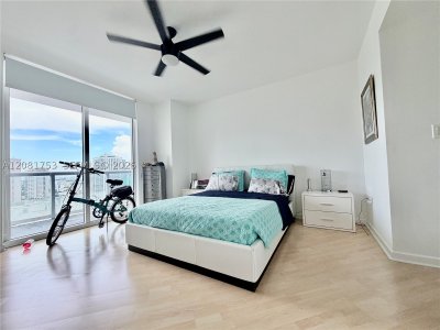 Comprar apartamento no 50 Biscayne 3211