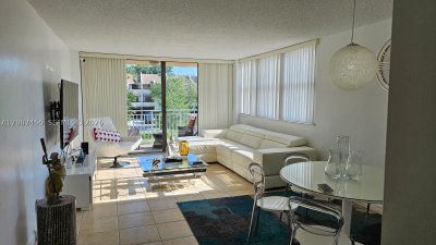 Comprar apartamento no Waterside Towers 102