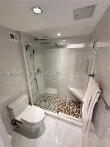 Comprar apartamento no Roney Palace 611