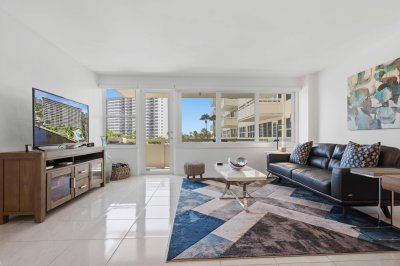 Comprar apartamento no Coral Ridge Towers North Unit 318