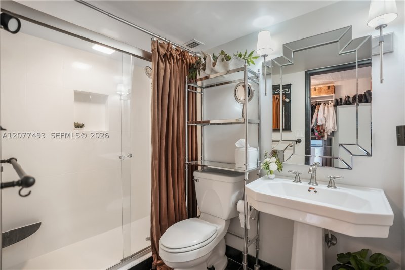 Condo for sale at Bayview Towers E1