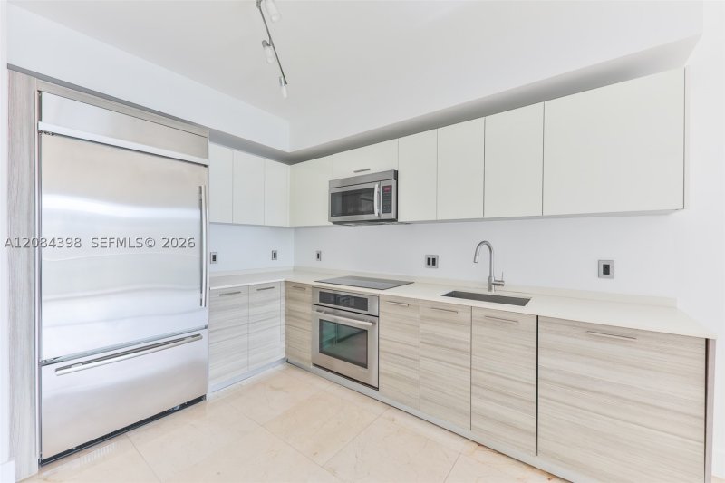 Apartment for rent at Brickell House Condo 1206