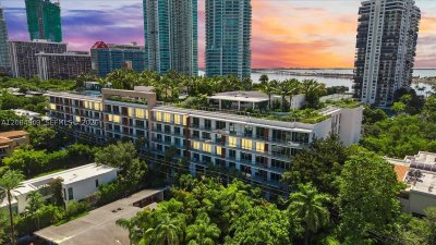 2200 Brickell Apt #422