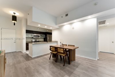 Aluguel de apartamento no The Plaza Tower II 201