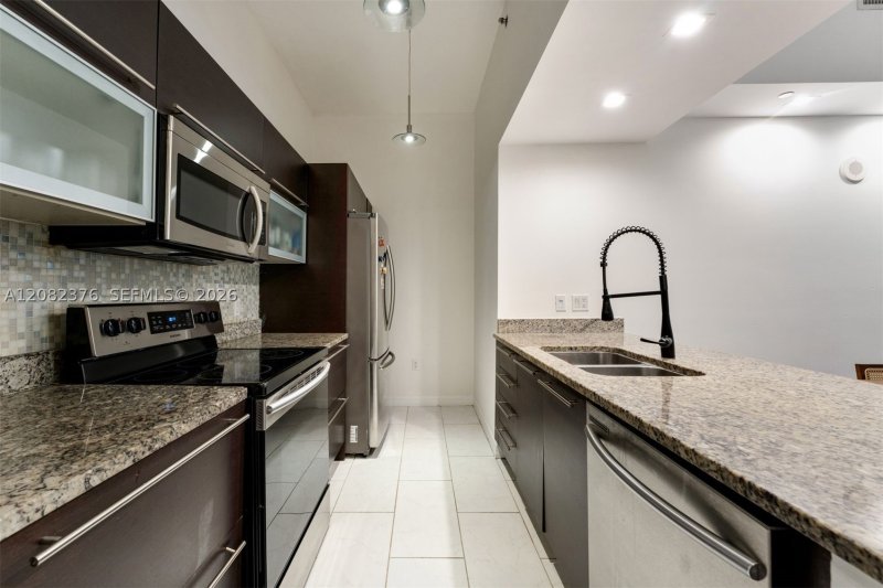 Aluguel de apartamento no The Plaza Tower II 201