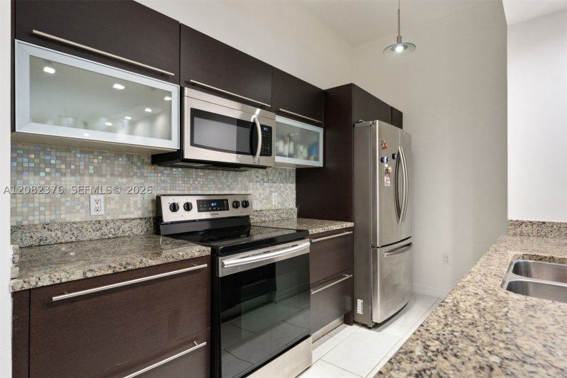 Aluguel de apartamento no The Plaza Tower II 201