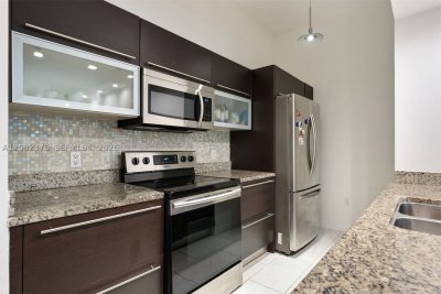 Aluguel de apartamento no The Plaza Tower II 201