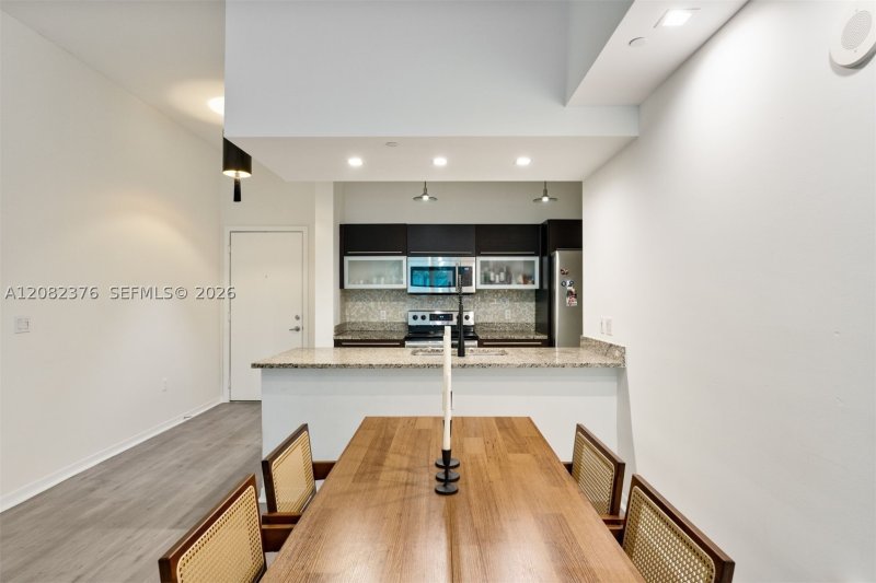 Aluguel de apartamento no The Plaza Tower II 201