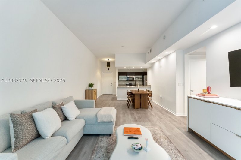 Aluguel de apartamento no The Plaza Tower II 201