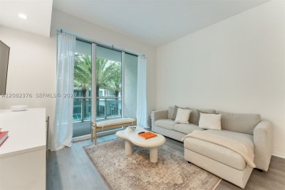 Aluguel de apartamento no The Plaza Tower II 201