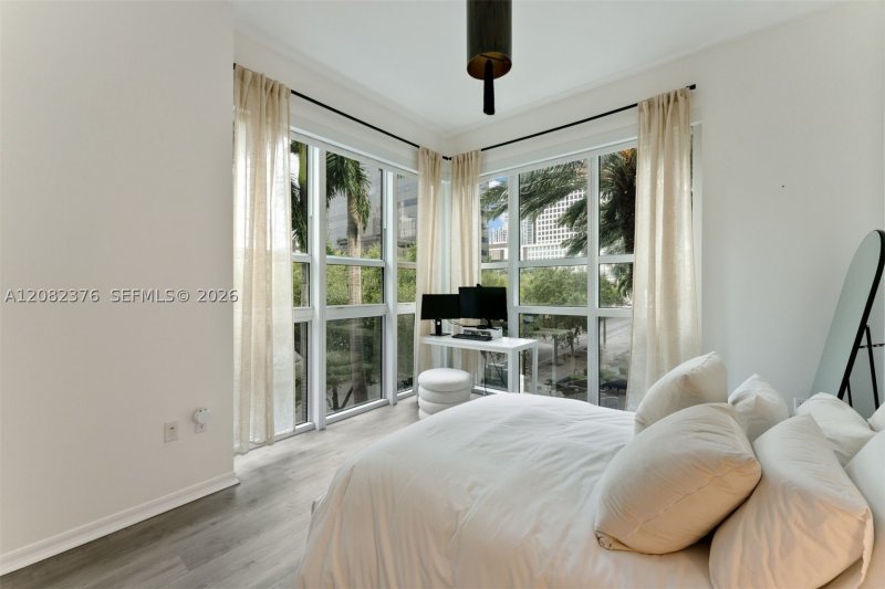 Aluguel de apartamento no The Plaza Tower II 201