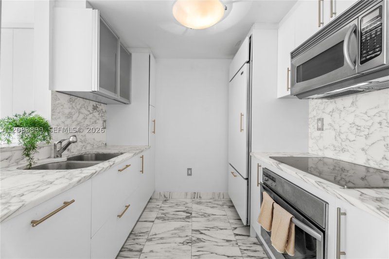 Condo for sale at Icon South Beach 3008