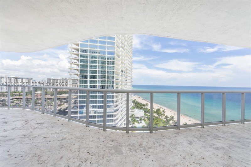 Comprar apartamento no Sands Pointe 1704