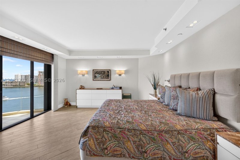 Condo for sale at Williams Island 2800 1202