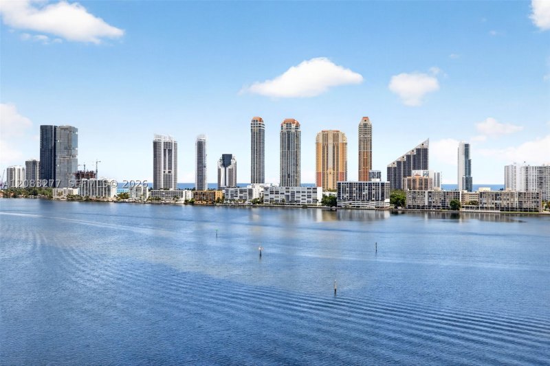 Condo for sale at Williams Island 2800 1202