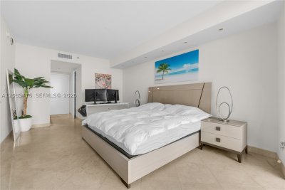 Comprar apartamento no Beach Club One 706
