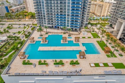 Comprar apartamento no Beach Club One 706