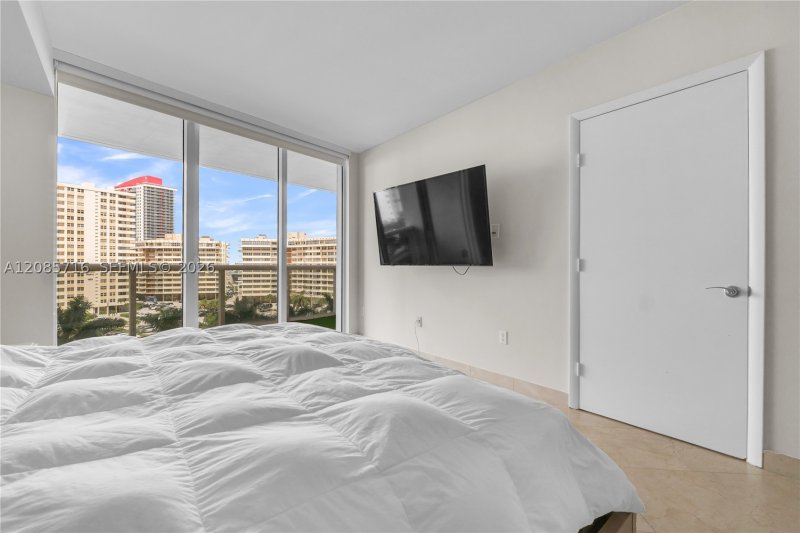 Condo for sale at Beach Club One 706