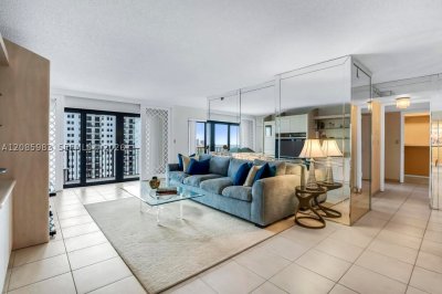 Aluguel de apartamento no The Summit 2003N
