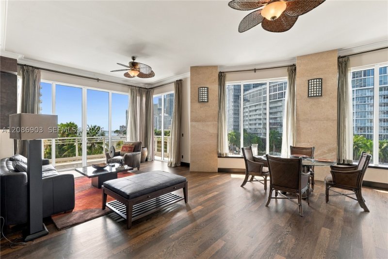 Condo for sale at Carbonell 504