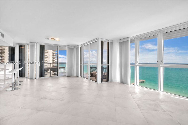Apartment for rent at Oceania 3 2136