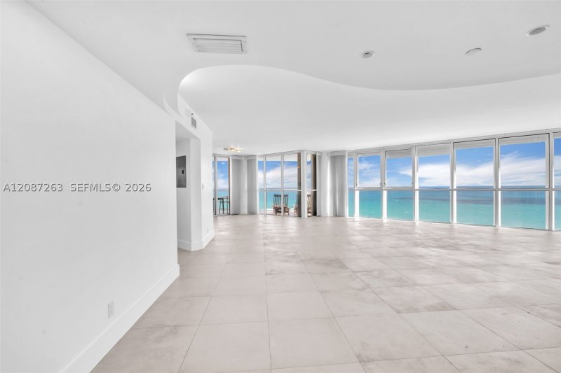 Apartment for rent at Oceania 3 2136