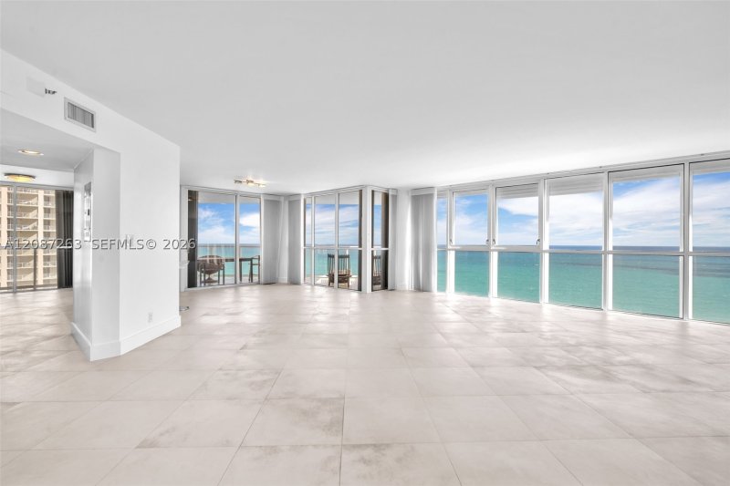Apartment for rent at Oceania 3 2136