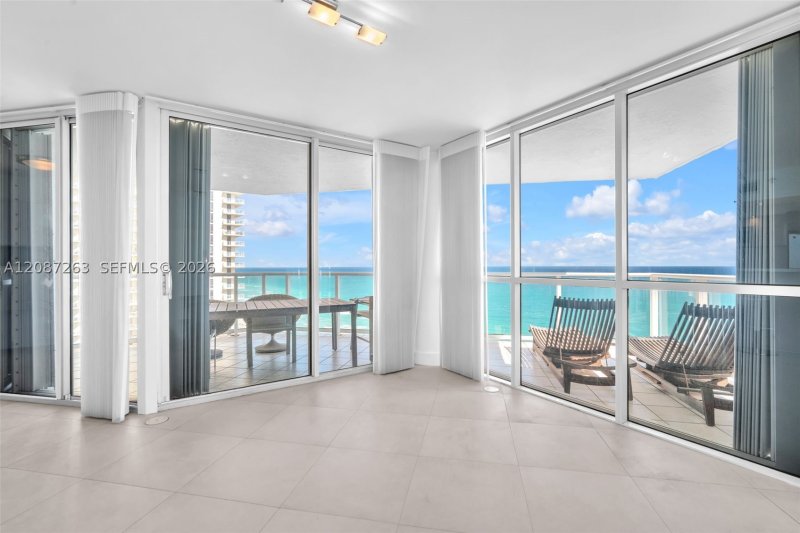 Apartment for rent at Oceania 3 2136