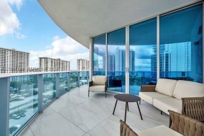Aurora Apt #801