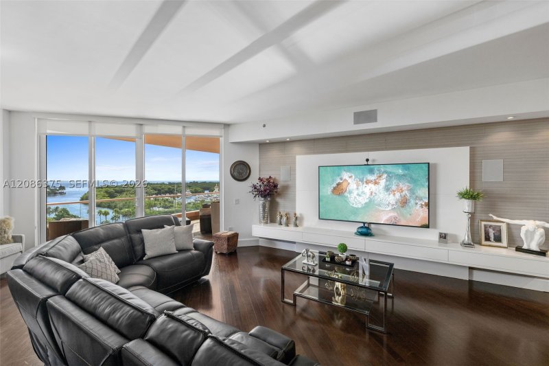 Condo for sale at The Gables Club 9D