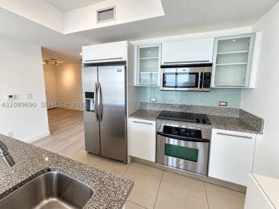 Aluguel de apartamento no Marina Blue 3306