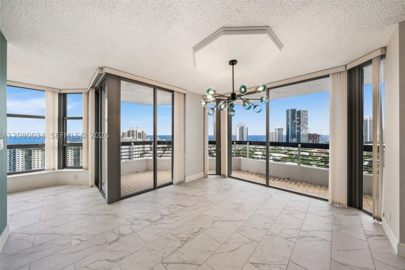 Comprar apartamento no Mystic Pointe 100 2406