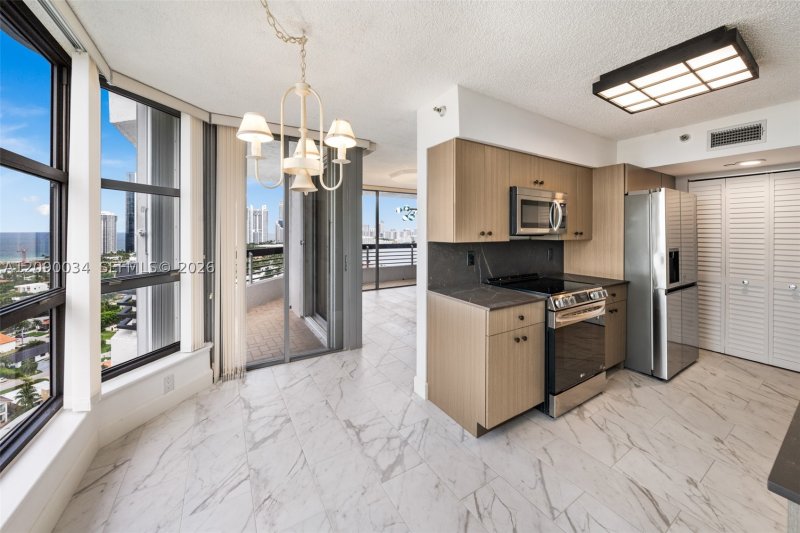 Comprar apartamento no Mystic Pointe 100 2406