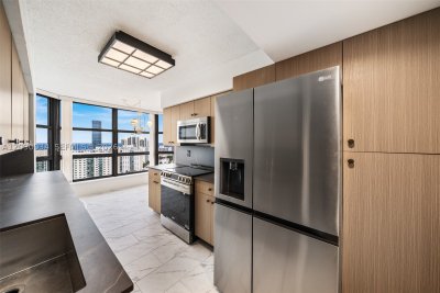Comprar apartamento no Mystic Pointe 100 2406