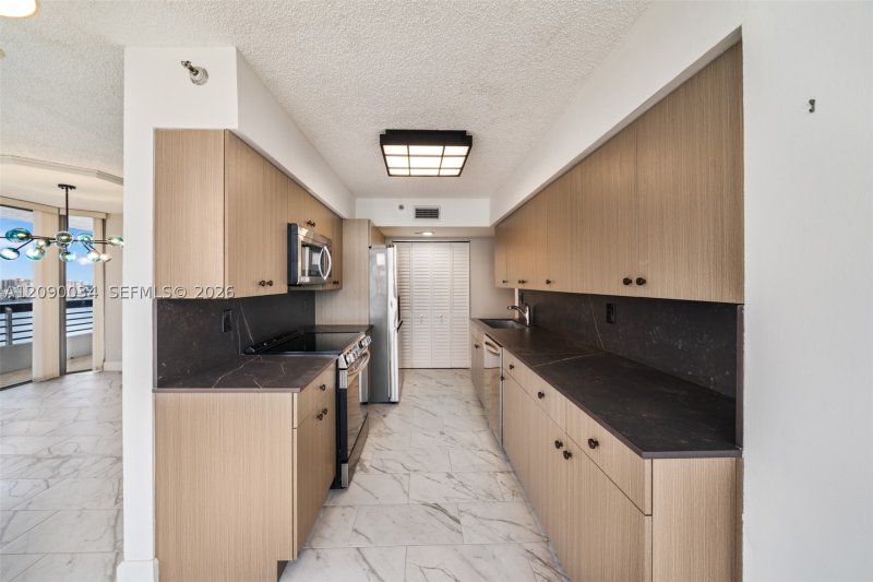 Comprar apartamento no Mystic Pointe 100 2406