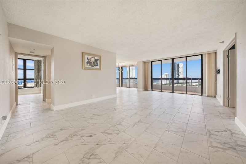 Comprar apartamento no Mystic Pointe 100 2406