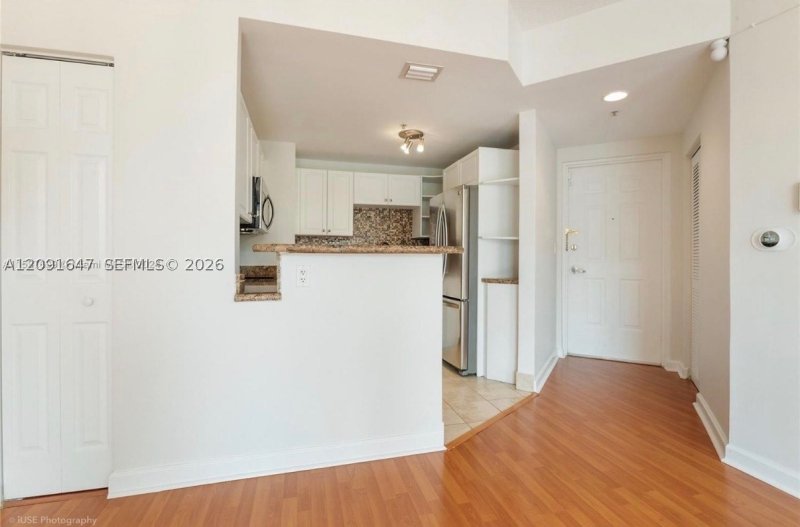 Condo for sale at Gables Park Tower 606