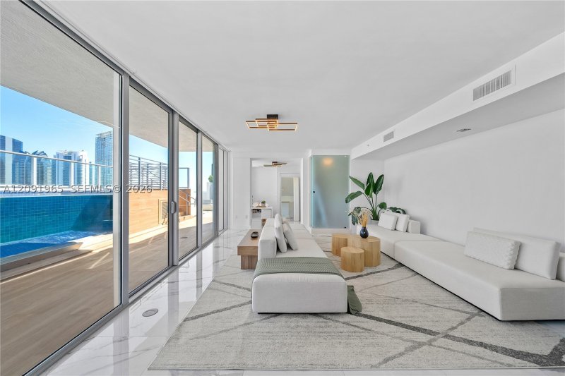 Comprar apartamento en Parque Towers at St. Tropez 4-PH-03