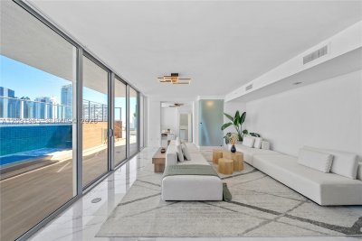 Comprar apartamento en Parque Towers at St. Tropez 4-PH-03