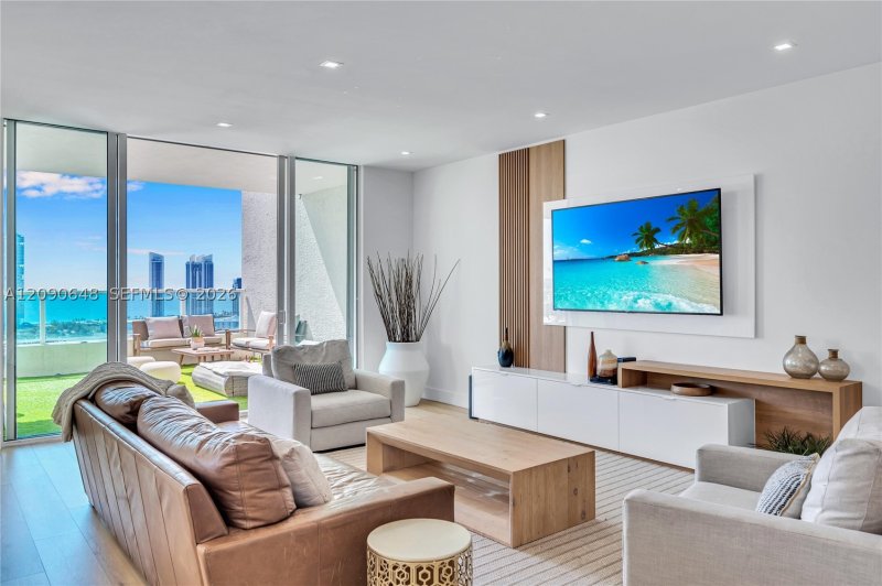 Condo for sale at Aventura Marina II UPH11