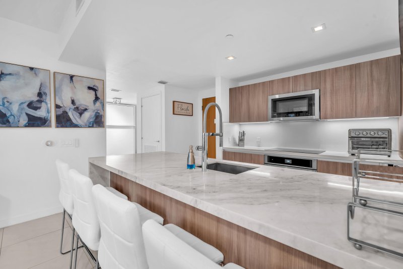 Condo for sale at Tiffany House 512