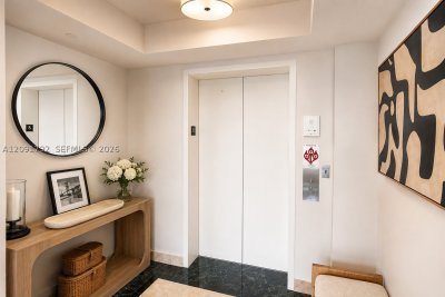 Comprar apartamento no Grand Bay Tower 606