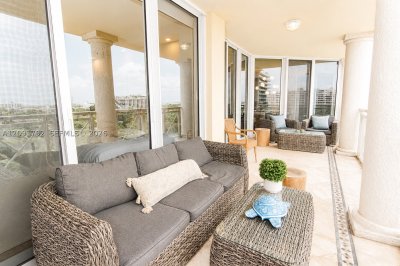 Comprar apartamento no Grand Bay Tower 606
