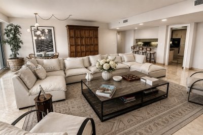 Comprar apartamento no Grand Bay Tower 606