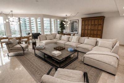 Comprar apartamento no Grand Bay Tower 606
