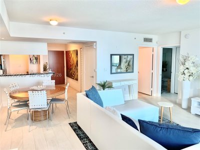 Aluguel de apartamento no Brickell on the River North 2806
