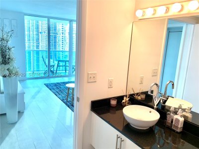Aluguel de apartamento no Brickell on the River North 2806