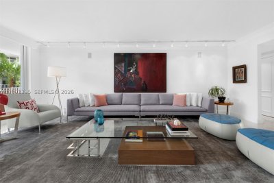 Comprar apartamento no Club Tower Three 401