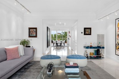 Comprar apartamento no Club Tower Three 401